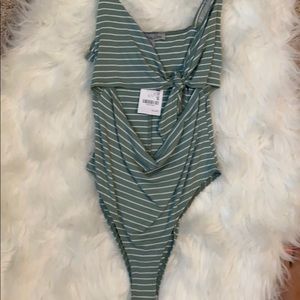 Bundle green/white stripe and pink bodysuit
